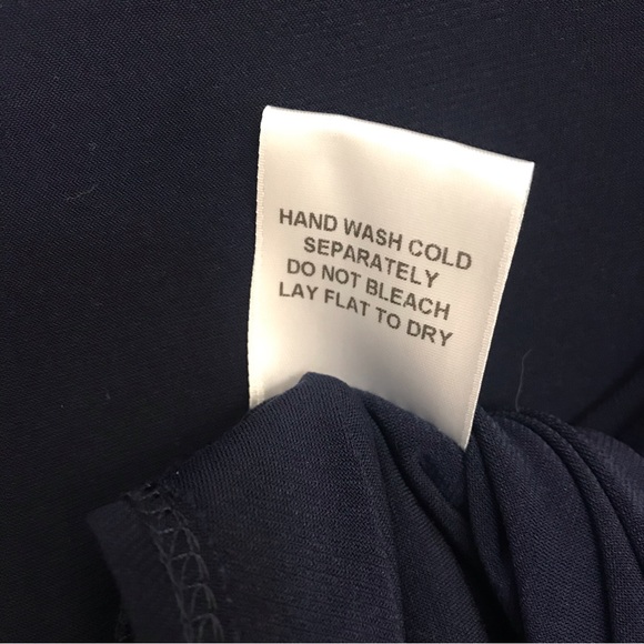 Slinky L” shark bite Navy blue blouse loose fitting comfortable and stylish NWOT - Picture 5 of 5